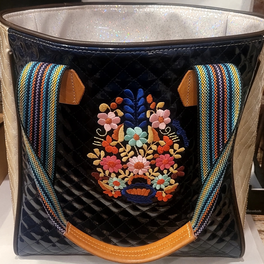Consuela Felicia Tote